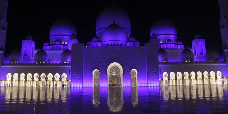 Džamija Šeika Zaeda u Abu Dabiju noću